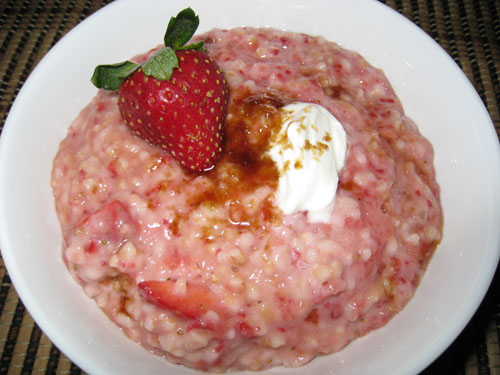 Strawberries with Sour Cream and Brown Sugar Oatmeal