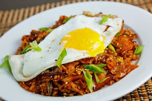 Kimchi Bokkeumbap (Kimchi Fried Rice)