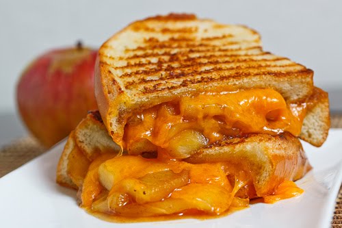 Caramelized Apple Grilled Cheese Sandwich