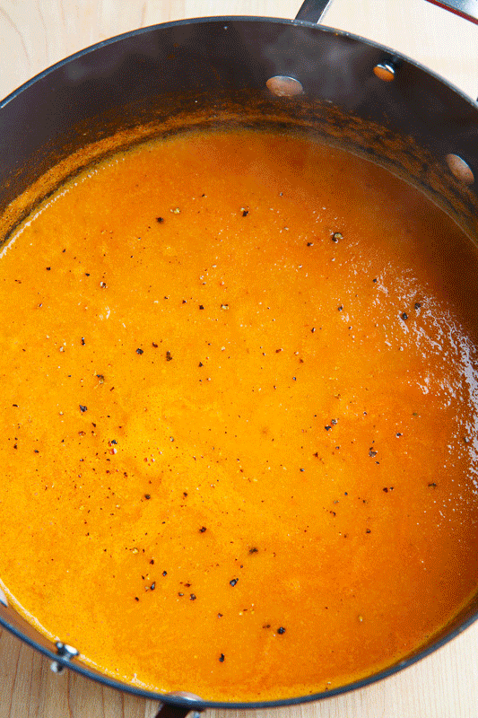 Creamy Parmesan Sundried Tomato and Spinach Tortellini Cauliflower Soup
